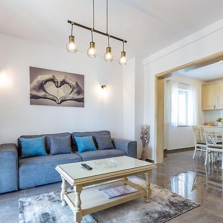 Mp Luxury Holiday Home With Swimming Pool Zara Esterno foto