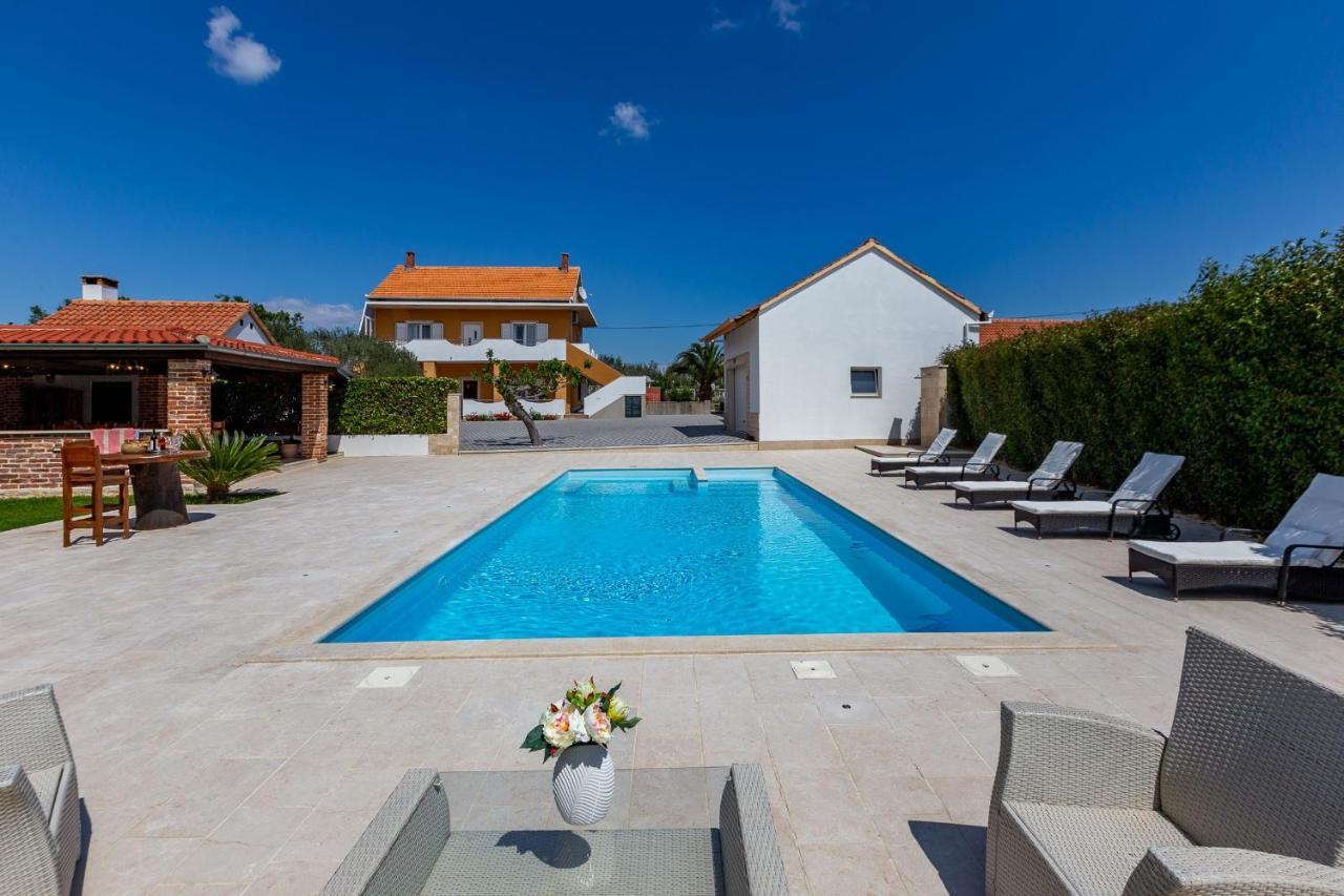 Mp Luxury Holiday Home With Swimming Pool Zara Esterno foto