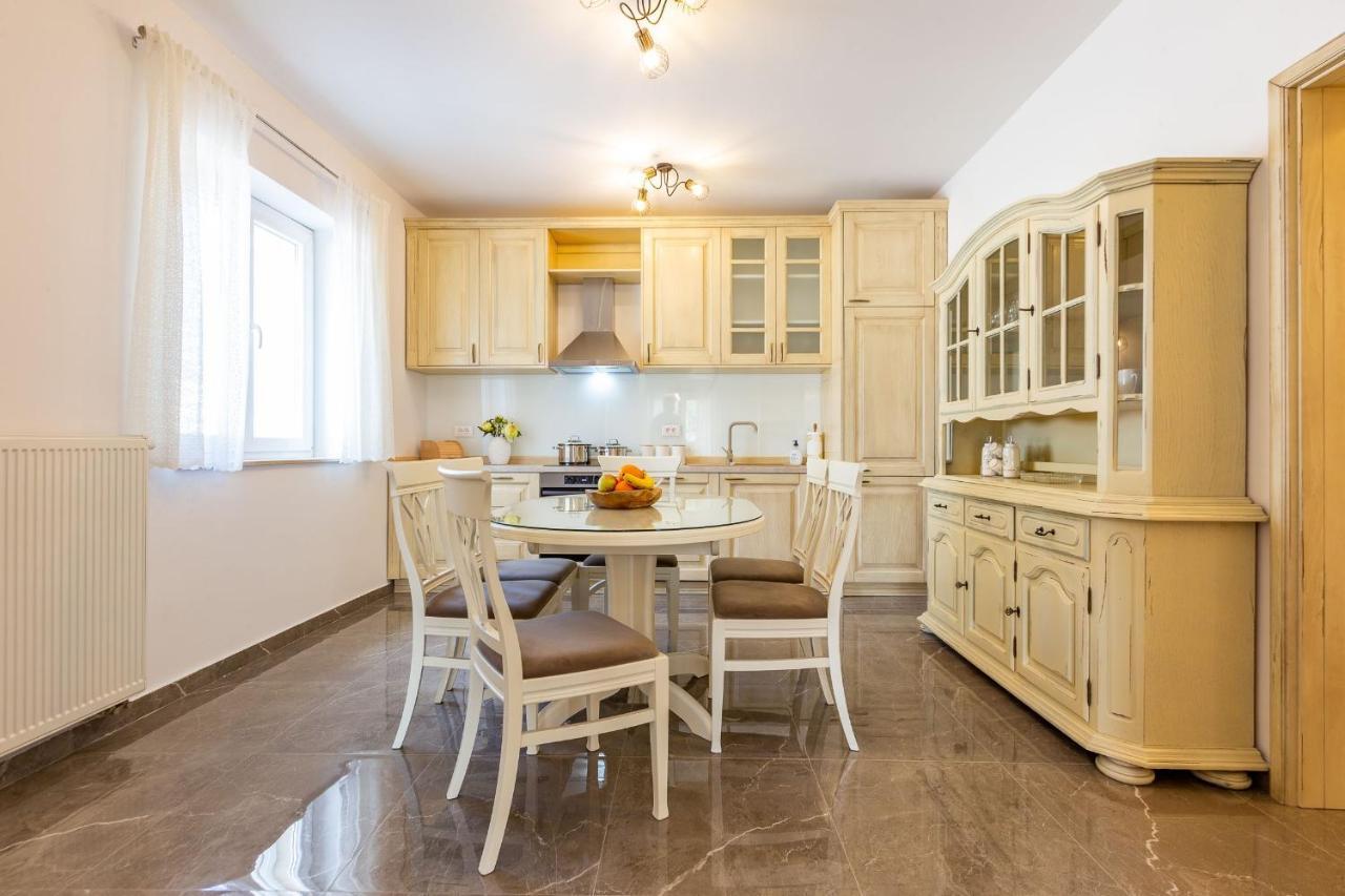 Mp Luxury Holiday Home With Swimming Pool Zara Esterno foto