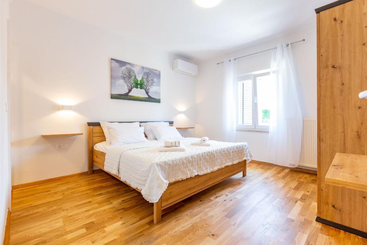 Mp Luxury Holiday Home With Swimming Pool Zara Esterno foto