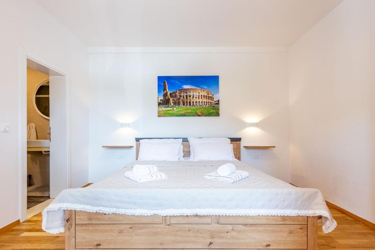 Mp Luxury Holiday Home With Swimming Pool Zara Esterno foto